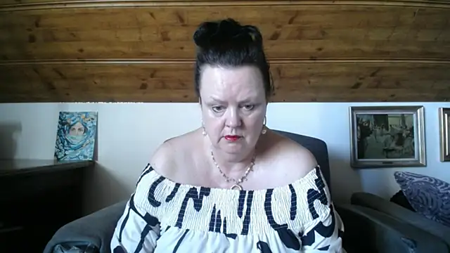 Snapshot of TiffanyMature chatting on May 2026 08:23:01 AM TiffanyMature online show from May 2026 08:23:01 AM