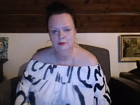 Snapshot of TiffanyMature chatting on June 2026 08:04:01 PM TiffanyMature online show from June 2026 08:04:01 PM