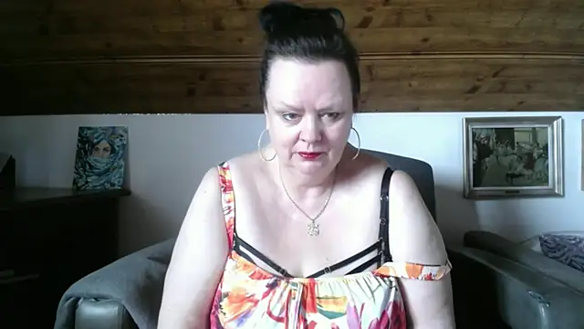 Snapshot of TiffanyMature chatting on May 2026 02:09:01 PM TiffanyMature online show from May 2026 02:09:01 PM