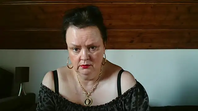 Snapshot of TiffanyMature chatting on November 2025 11:36:01 AM TiffanyMature online show from November 2025 11:36:01 AM