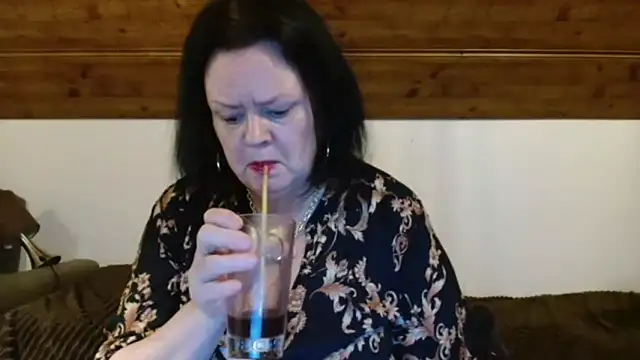 Snapshot of TiffanyMature chatting on November 2025 10:46:02 PM TiffanyMature online show from November 2025 10:46:02 PM