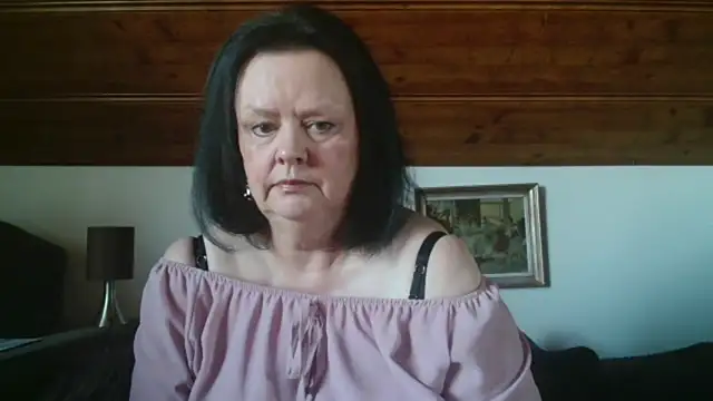 Snapshot of TiffanyMature chatting on October 2025 09:44:01 AM TiffanyMature online show from October 2025 09:44:01 AM