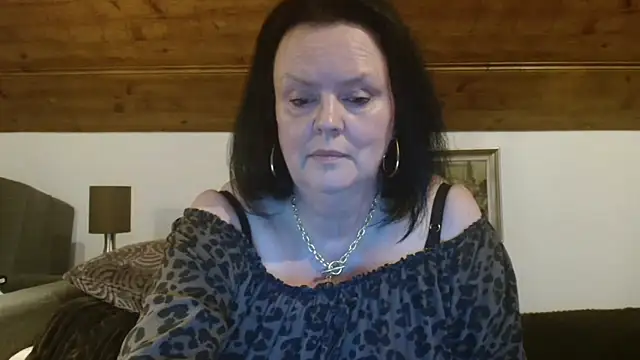 Snapshot of TiffanyMature chatting on October 2025 09:40:01 PM TiffanyMature online show from October 2025 09:40:01 PM