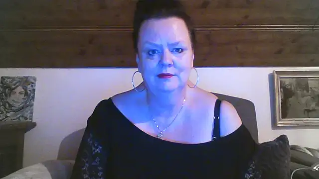 Snapshot of TiffanyMature chatting on April 2026 08:11:02 PM TiffanyMature online show from April 2026 08:11:02 PM