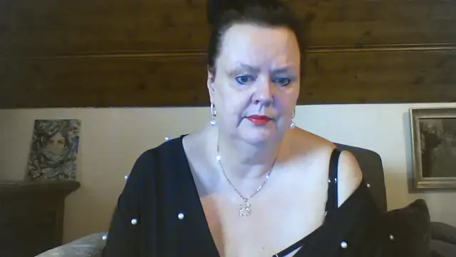 Snapshot of TiffanyMature chatting on April 2026 08:17:01 AM TiffanyMature online show from April 2026 08:17:01 AM