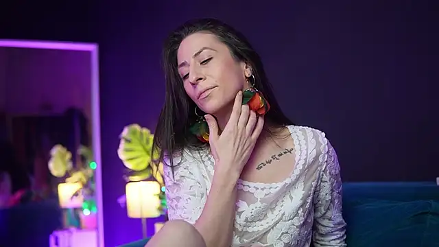 Snapshot of RubyRosa chatting on November 2025 10:20:02 PM RubyRosa online show from November 2025 10:20:02 PM