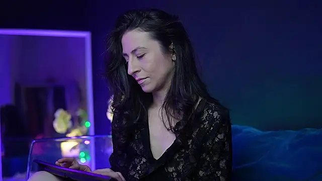 Snapshot of RubyRosa chatting on November 2025 10:43:02 PM RubyRosa online show from November 2025 10:43:02 PM