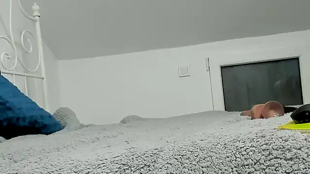 alesquirt33 online show from April 2026 06:04:01 AM