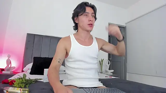 Snapshot of AlexanderHall chatting on September 2025 10:48:02 PM AlexanderHall online show from September 2025 10:48:02 PM