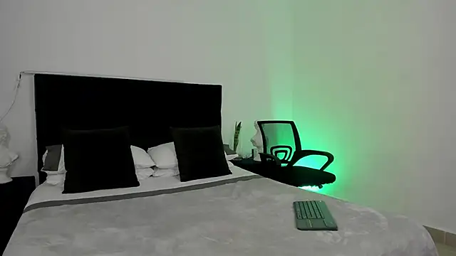 AlexanderHall online show from October 2025 12:18:02 AM