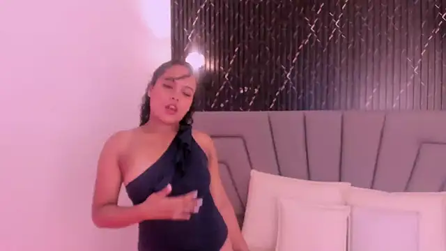 ValeriaJulio  online show from September 2025 11:49:02 AM