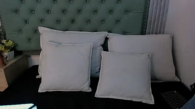 ValeriaJulio  online show from November 2025 07:18:01 PM