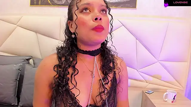 ValeriaJulio  online show from February 2026 12:10:01 AM