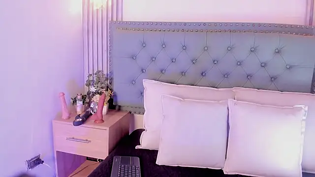 ValeriaJulio  online show from October 2025 07:24:02 PM