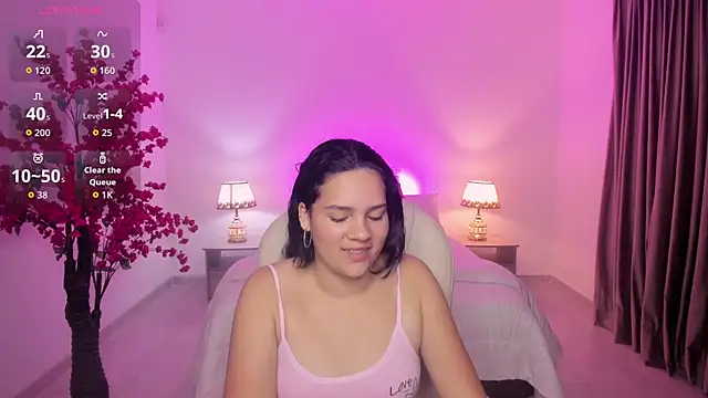 karlie small online show from December 2025 11:56:01 AM