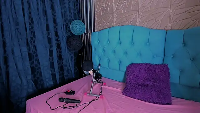 Luna Colinns online show from September 2025 12:55:01 PM