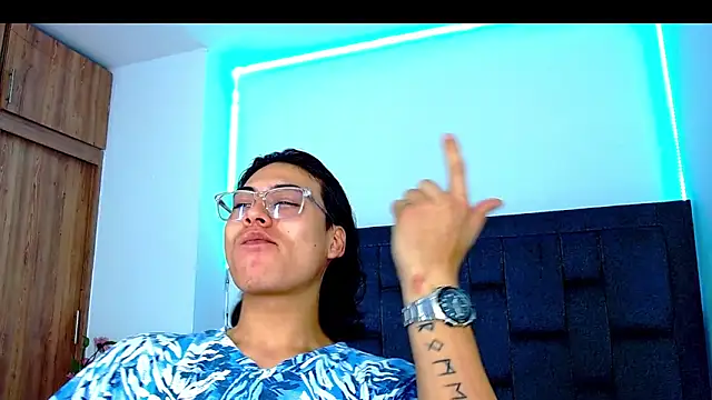 dirty model online show from October 2025 08:35:01 PM