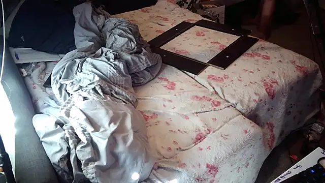 Snapshot of PremiumKitty chatting on October 2025 08:50:01 PM PremiumKitty online show from October 2025 08:50:01 PM