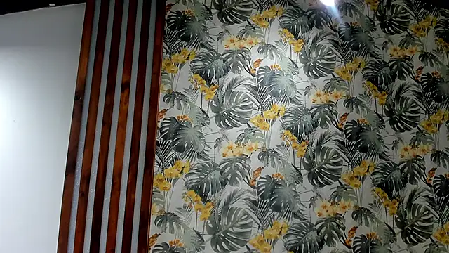 ItaloMoore online show from November 2025 06:55:02 PM