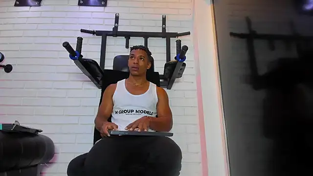 ItaloMoore online show from December 2025 11:45:01 AM