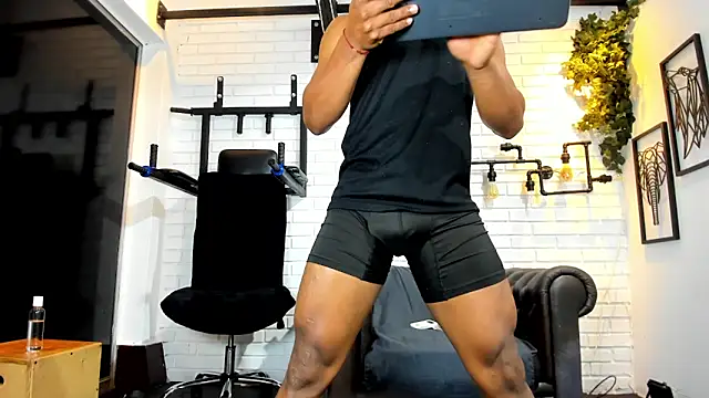 ItaloMoore online show from April 2026 01:39:01 PM