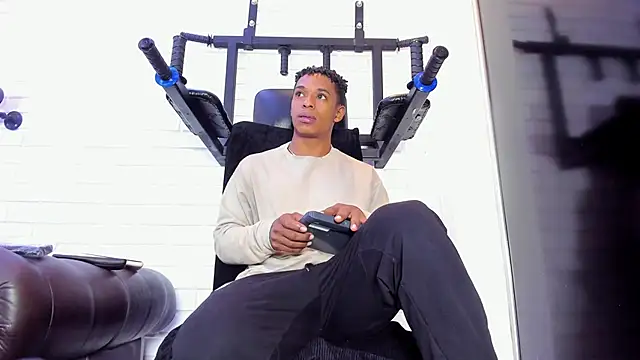 ItaloMoore online show from November 2025 11:48:01 AM