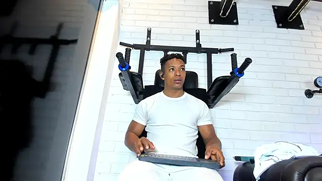 ItaloMoore online show from February 2026 11:23:01 AM