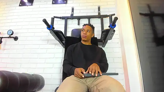 ItaloMoore online show from December 2025 12:15:02 PM