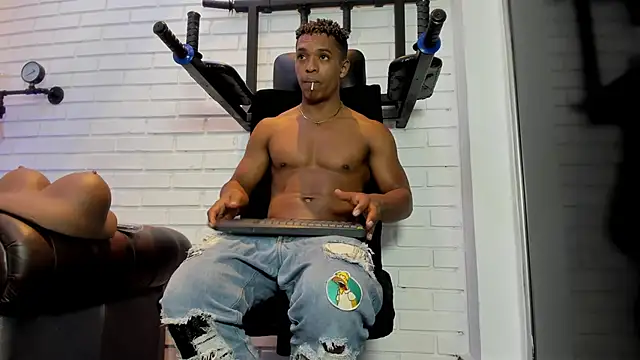 ItaloMoore online show from October 2025 01:55:02 PM