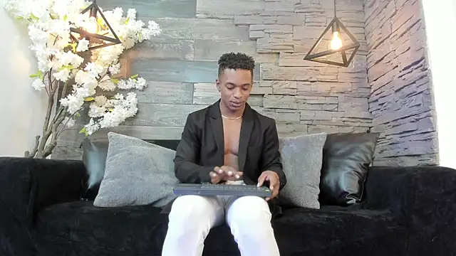 ItaloMoore online show from October 2025 12:07:01 PM