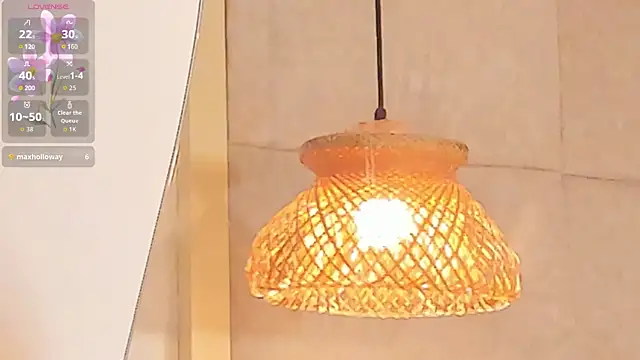 Snapshot of VioletHilton chatting on November 2025 06:47:02 PM VioletHilton online show from November 2025 06:47:02 PM