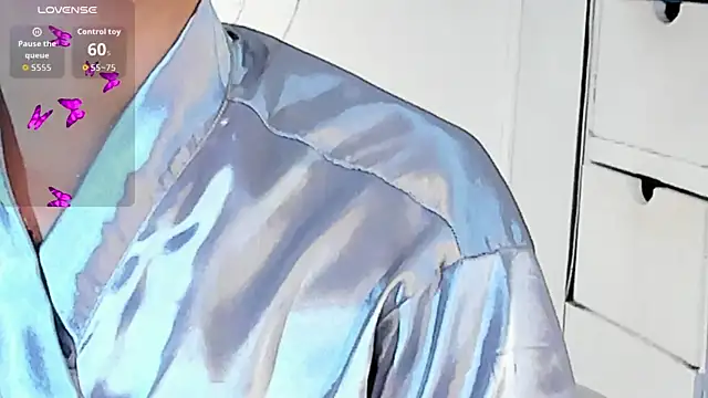 Snapshot of VioletHilton chatting on September 2025 06:52:01 PM VioletHilton online show from September 2025 06:52:01 PM