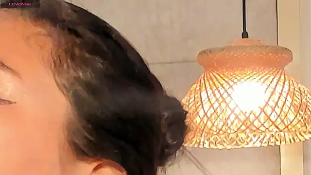 Snapshot of VioletHilton chatting on October 2025 07:40:01 PM VioletHilton online show from October 2025 07:40:01 PM