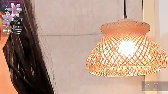 Snapshot of VioletHilton chatting on November 2025 07:25:01 PM VioletHilton online show from November 2025 07:25:01 PM