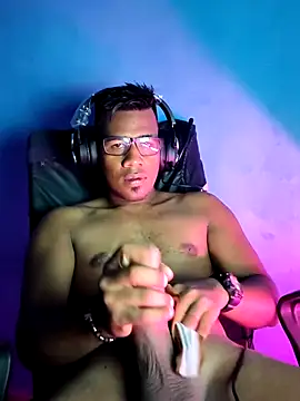 Snapshot of Clangel19 chatting on October 2025 11:13:02 PM Clangel19 online show from October 2025 11:13:02 PM