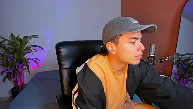 Snapshot of obzidyan chatting on October 2025 01:29:02 AM obzidyan online show from October 2025 01:29:02 AM