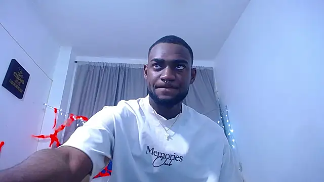 Snapshot of eebony_stallion chatting on October 2025 02:54:02 AM eebony stallion online show from October 2025 02:54:02 AM