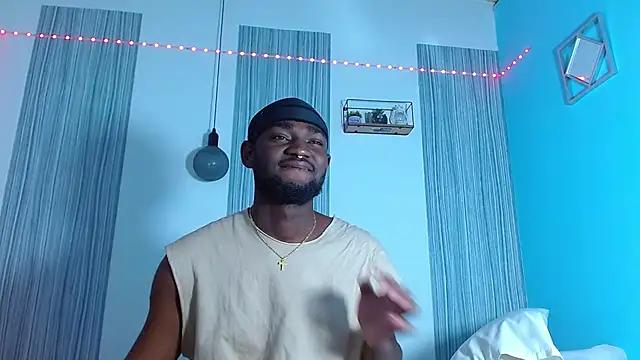 Snapshot of eebony_stallion chatting on December 2025 03:19:02 AM eebony stallion online show from December 2025 03:19:02 AM