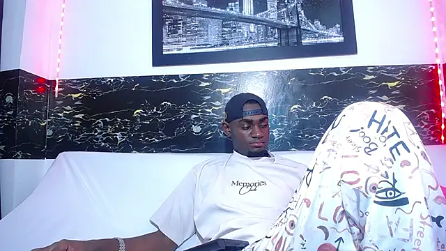 Snapshot of eebony_stallion chatting on September 2025 02:55:01 AM eebony stallion online show from September 2025 02:55:01 AM