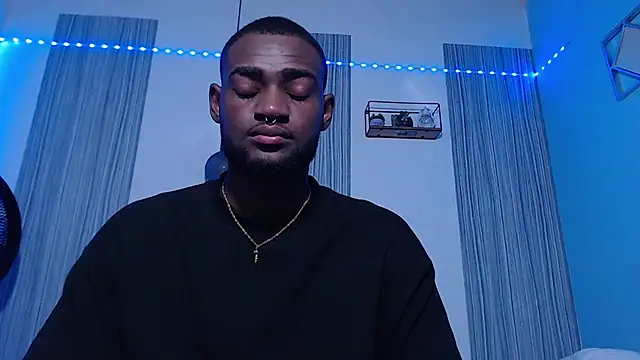 Snapshot of eebony_stallion chatting on October 2025 03:21:02 AM eebony stallion online show from October 2025 03:21:02 AM