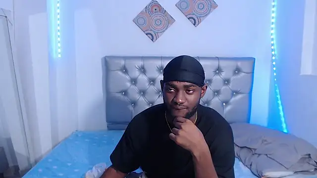 Snapshot of eebony_stallion chatting on November 2025 03:29:03 AM eebony stallion online show from November 2025 03:29:03 AM