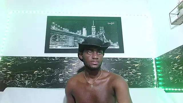 Snapshot of eebony_stallion chatting on September 2025 03:13:01 AM eebony stallion online show from September 2025 03:13:01 AM