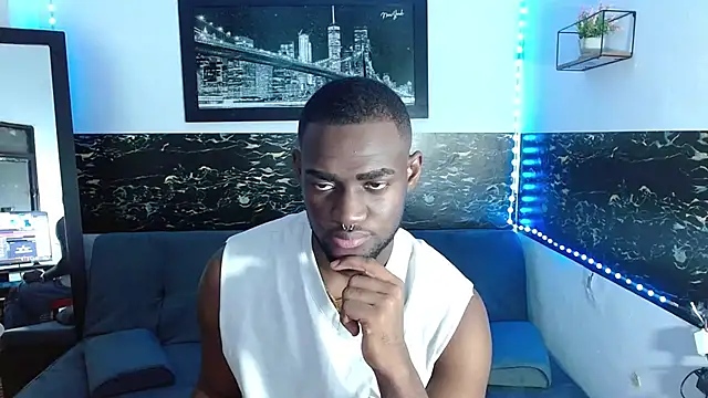 Snapshot of eebony_stallion chatting on October 2025 03:19:01 AM eebony stallion online show from October 2025 03:19:01 AM