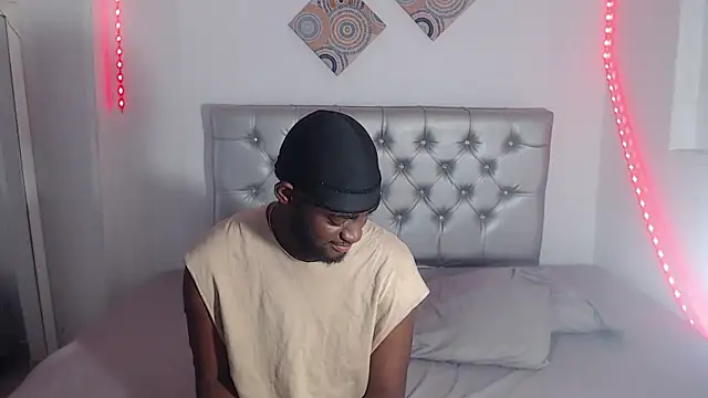 Snapshot of eebony_stallion chatting on December 2025 07:04:01 PM eebony stallion online show from December 2025 07:04:01 PM