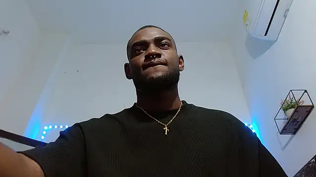 Snapshot of eebony_stallion chatting on October 2025 03:18:01 AM eebony stallion online show from October 2025 03:18:01 AM