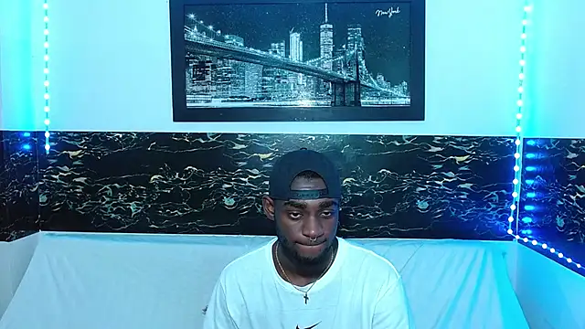 Snapshot of eebony_stallion chatting on September 2025 03:35:01 AM eebony stallion online show from September 2025 03:35:01 AM