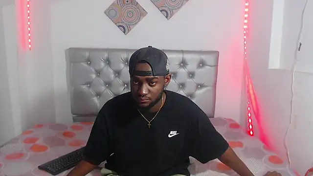 Snapshot of eebony_stallion chatting on December 2025 06:51:01 PM eebony stallion online show from December 2025 06:51:01 PM