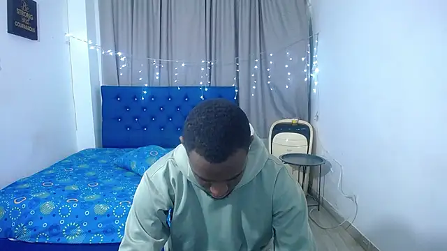 Snapshot of eebony_stallion chatting on November 2025 03:20:01 AM eebony stallion online show from November 2025 03:20:01 AM