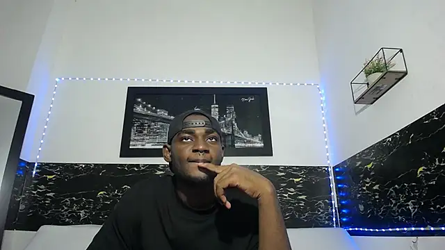 Snapshot of eebony_stallion chatting on September 2025 11:05:01 PM eebony stallion online show from September 2025 11:05:01 PM