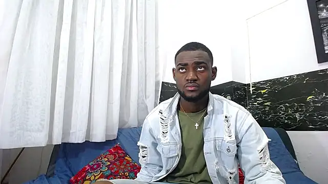 Snapshot of eebony_stallion chatting on October 2025 02:52:02 AM eebony stallion online show from October 2025 02:52:02 AM